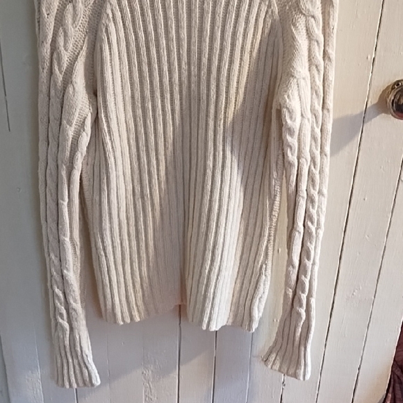 St. John's Bay Like New Women's Cream Cable Knit Sweater Size Medium. - Picture 6 of 9